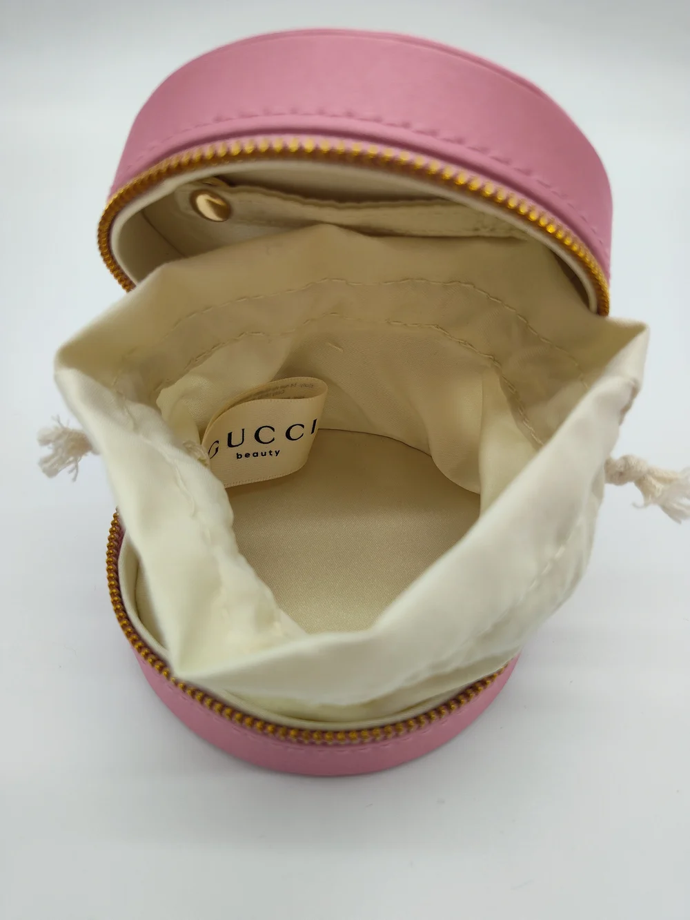 GUCCI Beauty Pink Round Jewelry Case Travel Zip Beauty Collectible NWT